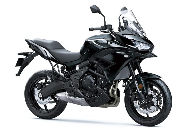 KAWASAKI VERSYS 650 - ČERNÁ 2026 - ADVENTURE TOURER - MOTORKY