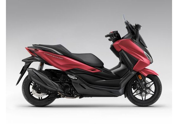 HONDA FORZA 350 - ČERVENÁ 2025 - FORZA 350 - SKÚTRY
