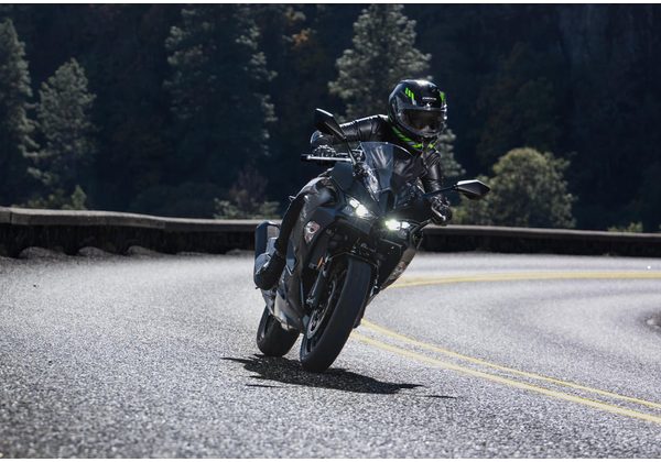 KAWASAKI NINJA 500 - ČERNÁ 2026