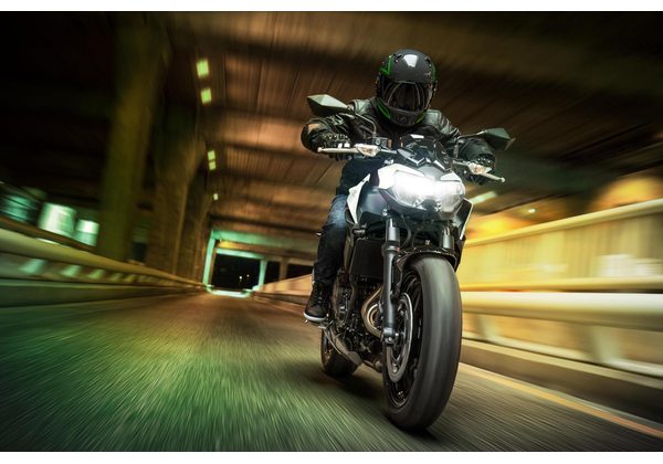 KAWASAKI Z650 - BÍLÁ 2026 - SUPERNAKED - MOTORKY
