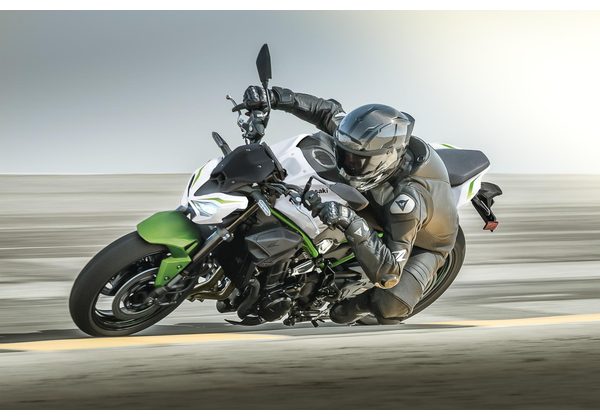 KAWASAKI Z900 - BÍLÁ/ZELENÁ 2027 - SUPERNAKED - MOTORKY