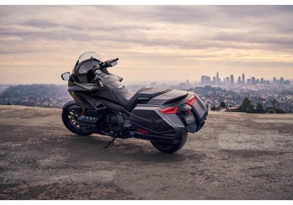 HONDA GL 1800 GOLDWING - MATNÁ ČERNÁ 2025 - GL1800 GOLD WING - MOTORKY