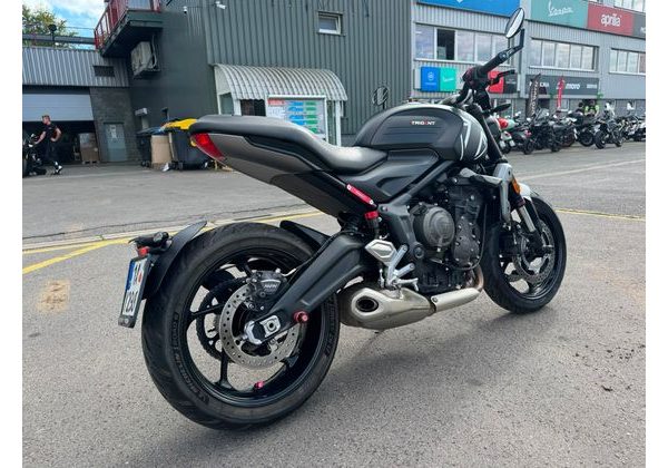 TRIUMPH TRIDENT 660 BAZAR - MOTOBAZAR