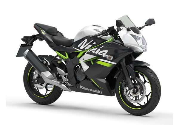 KAWASAKI NINJA 125 SE BÍLÁ