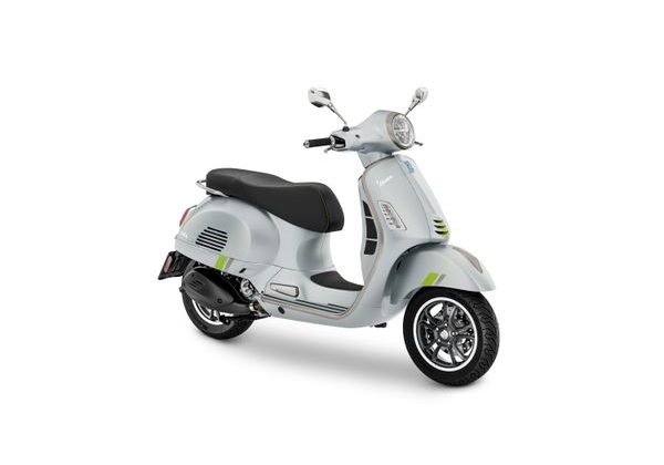 VESPA GTS 300 ST HPE RST ABS E5 2024 - STŘÍBRNÁ