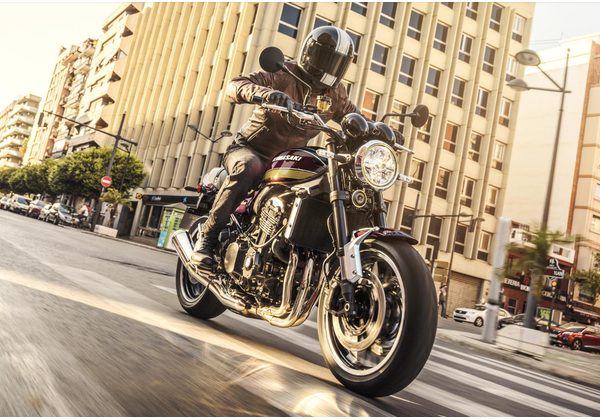 KAWASAKI Z900RS (70 KW) - VÍNOVÁ 2026 - CLASSICS & CRUISERS - MOTORKY