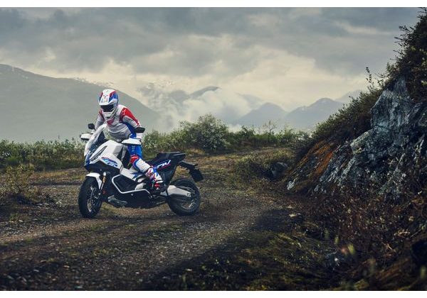 HONDA X-ADV 750 - ČERNÁ 2026 - X-ADV 750 - MOTORKY