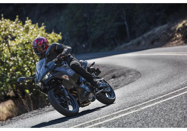 KAWASAKI NINJA 500 - ČERNÁ 2027 - SUPERSPORT & SPORT - MOTORKY