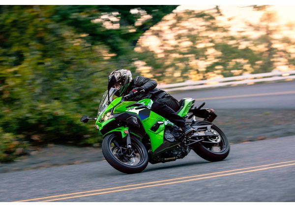 KAWASAKI NINJA 500 SE - ZELENÁ 2027 - SUPERSPORT & SPORT - MOTORKY