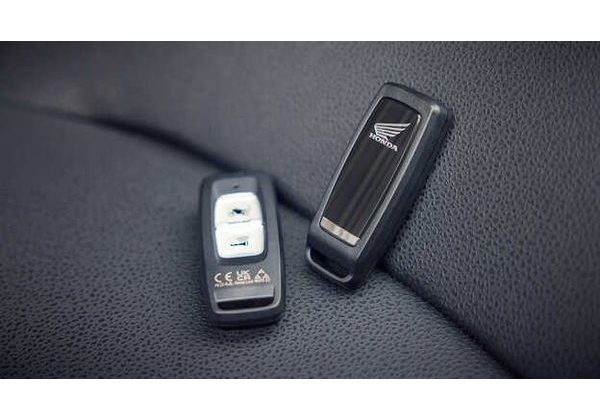 HONDA PCX AS 125 - PEARL SNOWFLAKE WHITE - 2026 - PCX - SKÚTRY