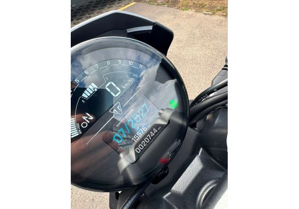 TRIUMPH TRIDENT 660 BAZAR - MOTOBAZAR
