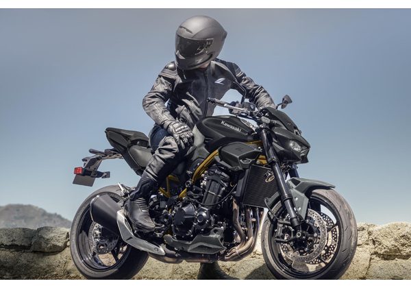 KAWASAKI Z900 70/35KW - ŠEDÁ 2026 - SUPERNAKED - MOTORKY