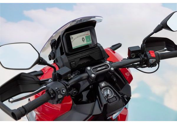 HONDA ADV350 S KUFREM - STŘÍBRNÁ 2025