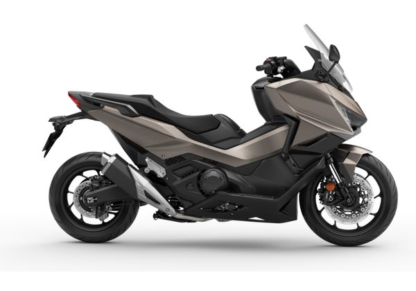 HONDA FORZA 750 - MATTE WARM ASH METALLIC 2027 - FORZA 750 - SKÚTRY