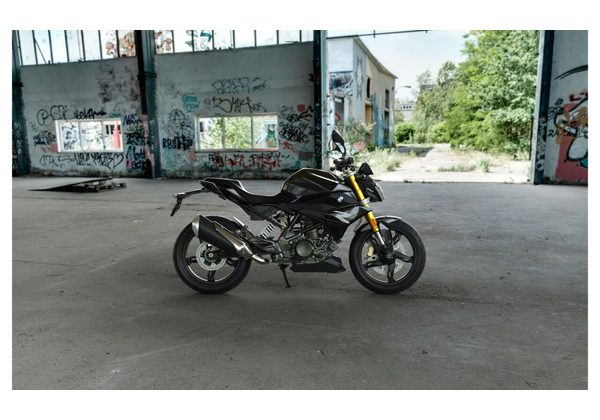 BMW G 310 R - COSMIC BLACK 2 - ROADSTER - MOTORKY