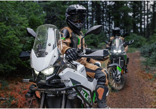 KAWASAKI KLE 500 SE - BÍLÁ - MOTOCROSS & ENDURO - MOTORKY