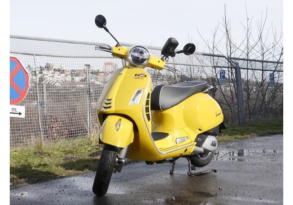 VESPA GTS SUPER 125 PŘEDVÁDĚCÍ