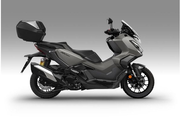 HONDA ADV350 S KUFREM - STŘÍBRNÁ 2025