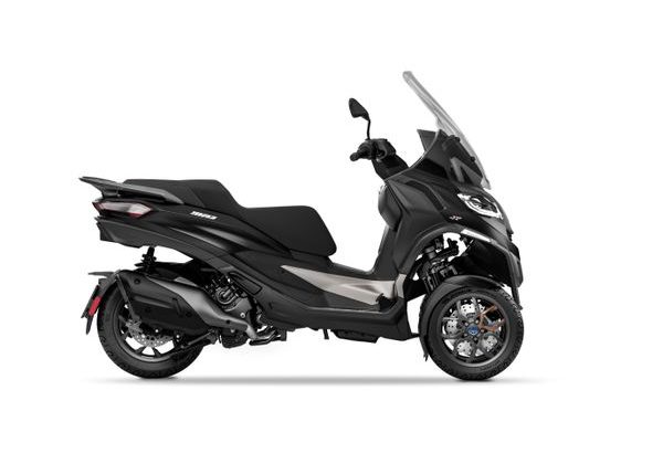 PIAGGIO MP3 530 HPE EXCLUSIVE E5+ NERO METEORA 2025 - MP3 - SKÚTRY
