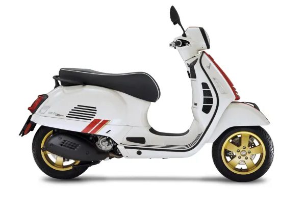 VESPA GTS SUPER RACING SIXTIES 300 HPE BIANCO