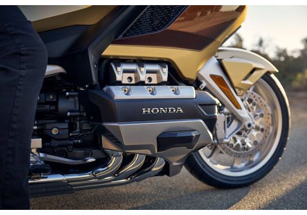 HONDA GL1800 GOLDWING TOUR - ZLATÁ 2025 - GL1800 GOLD WING TOUR - MOTORKY