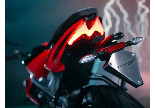 APRILIA TUONO 457 PIRANHA RED 2025 - SPORTNAKED - MOTORKY