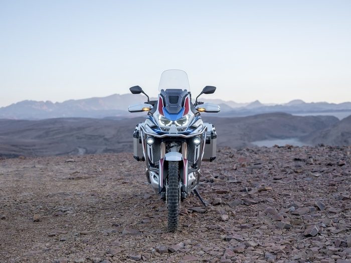 Poslední kus Africa Twin Adventure Sports ES tricolour se slevou 20 000 Kč  a 10% slevou na doplňky! - K2Moto.cz - Splňte si svůj motocyklový sen