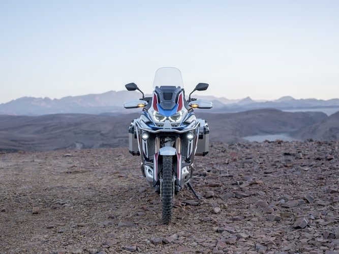 Poslední kus Africa Twin Adventure Sports ES tricolour se slevou 20 000 Kč a 10% slevou na doplňky!