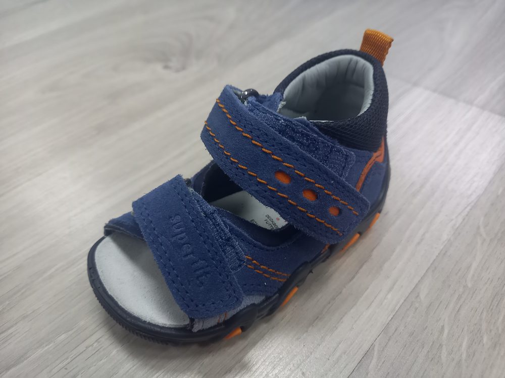 Levně Dětské kožené sandálky Superfit 8-00031-88