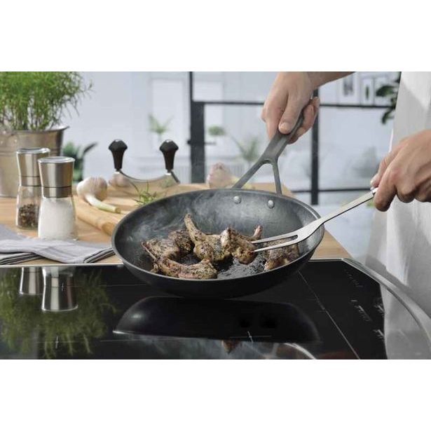 KELA Pánev železná Ruvido černá 28cm KL-12602