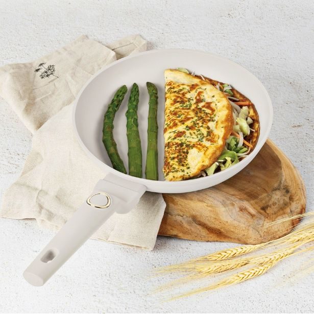 BERLINGERHAUS Sada nádobí s titanovým povrchem 15 ks Sahara Collection BH-8081