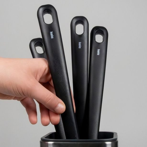 KELA Servírovací lžíce Apart s drážkami plast černá KL-12633