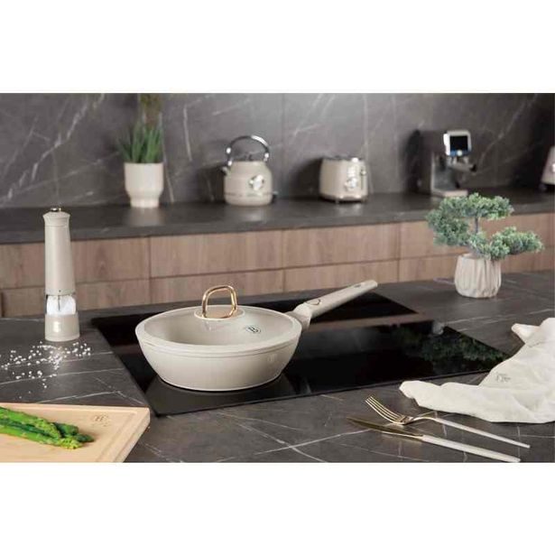 BERLINGERHAUS Pánev hluboká s titanovým povrchem a poklicí 24 cm Sahara Collection BH-8062