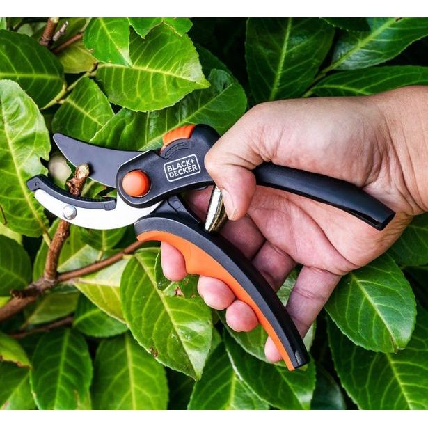 BLACK&DECKER Nůžky zahradní s pogumovanou rukojetí ED-223417