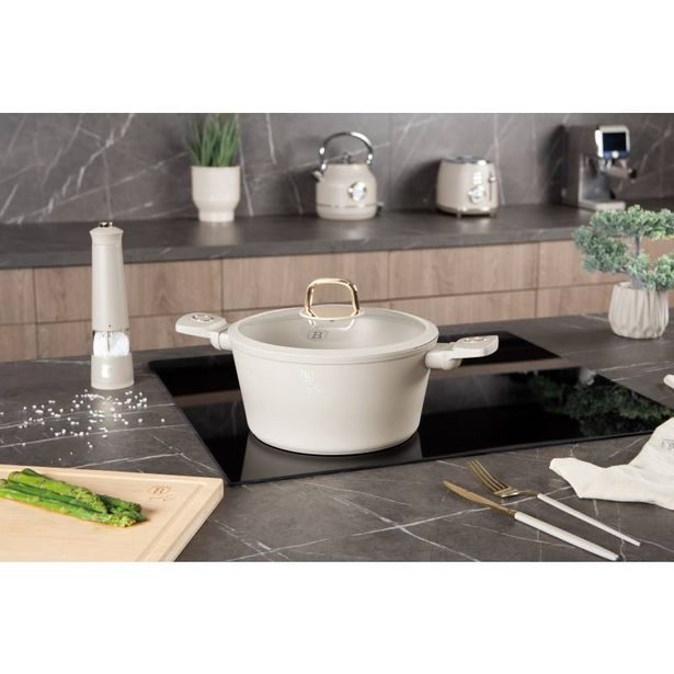 BERLINGERHAUS Kastrol s titanovým povrchem a poklicí 24 cm Sahara Collection BH-8071