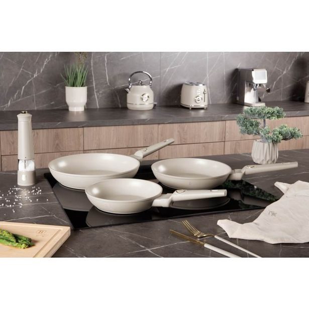 BERLINGERHAUS Sada pánví s titanovým povrchem 3 ks Sahara Collection BH-8078