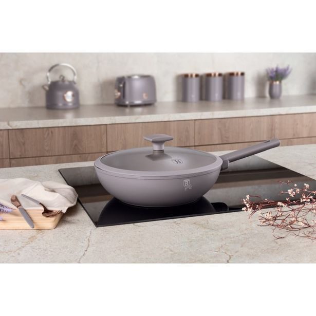 BERLINGERHAUS Pánev WOK s titanovým povrchem a poklicí 28 cm Taupe Collection BH-8094