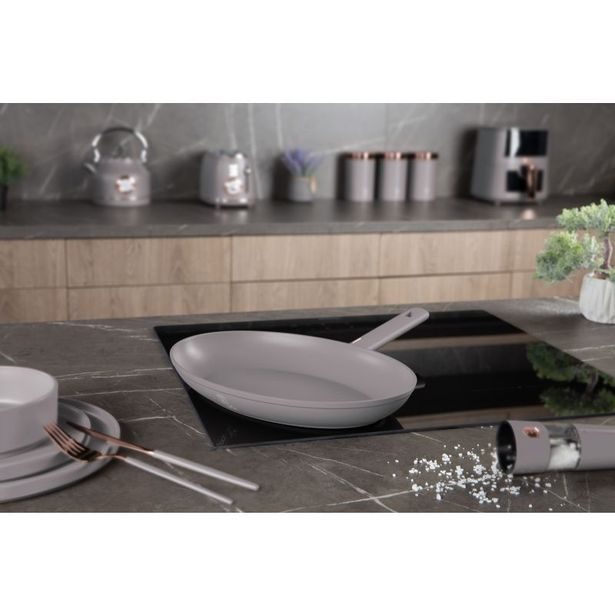 BERLINGERHAUS Pánev na ryby a steaky s titanovým povrchem 35 cm Taupe Collection BH-8104