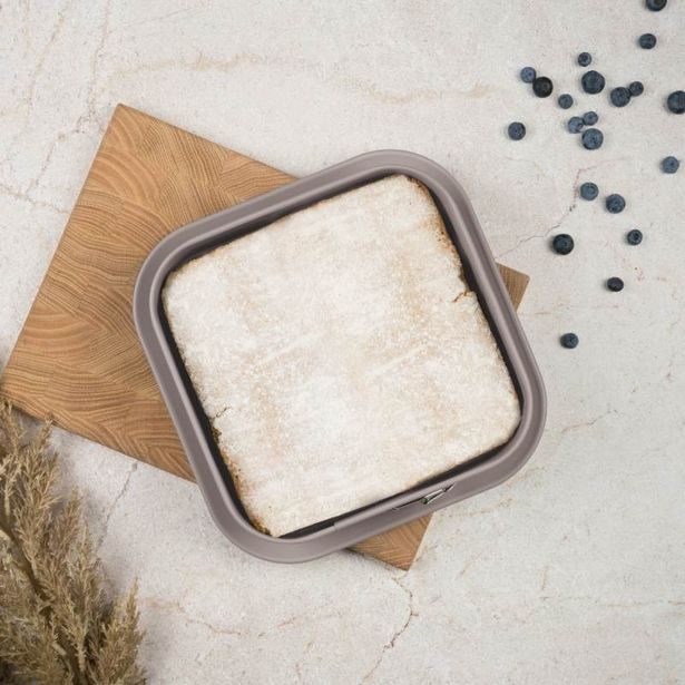 BERLINGERHAUS Forma na dort s titanovým povrchem 28x28 cm Taupe Collection BH-8667