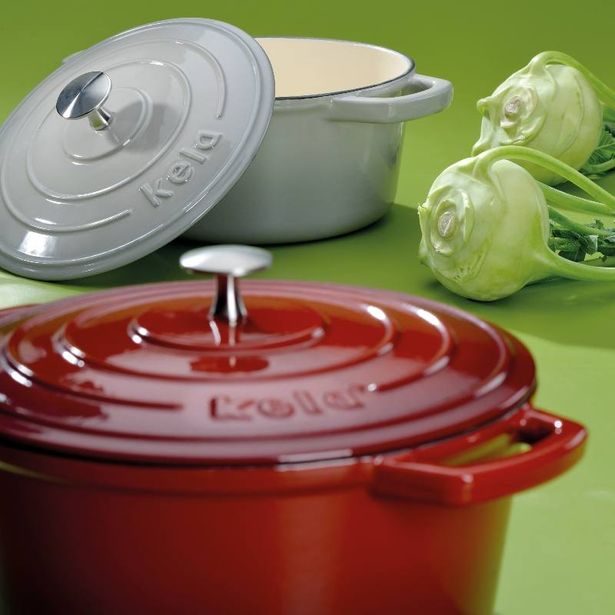 KELA Pekáč litinový s poklicí CALIDO 32 x 25 cm červená KL-11942