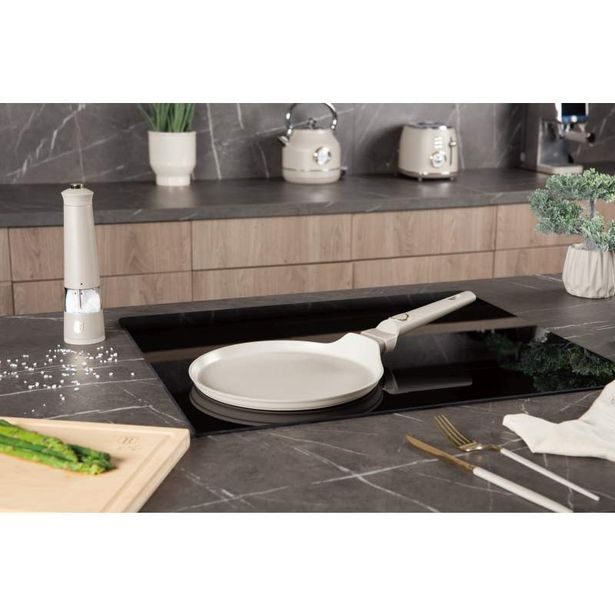BERLINGERHAUS Pánev na palačinky s titanovým povrchem 25 cm Sahara Collection BH-8055