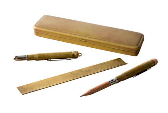 Mosiężny szablon do obrysowywania i zakładka z literami TRAVELER'S COMPANY BRASS PRODUCTS