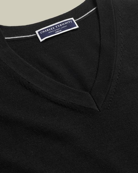 Charles Tyrwhitt Merino V-Neck Jumper — Black