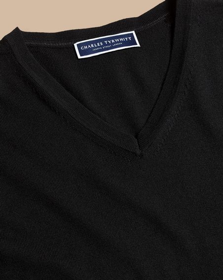 Charles Tyrwhitt Merino V-Neck Jumper — Black