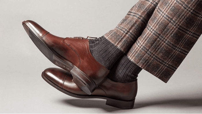 7 wskazówek, jak odpowiednio łączyć spodnie, skarpetki i buty