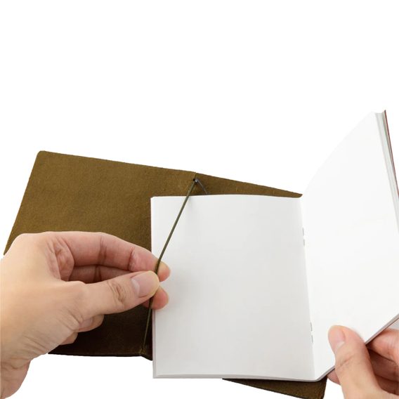 TRAVELER'S Notebook — Olive (Passport)