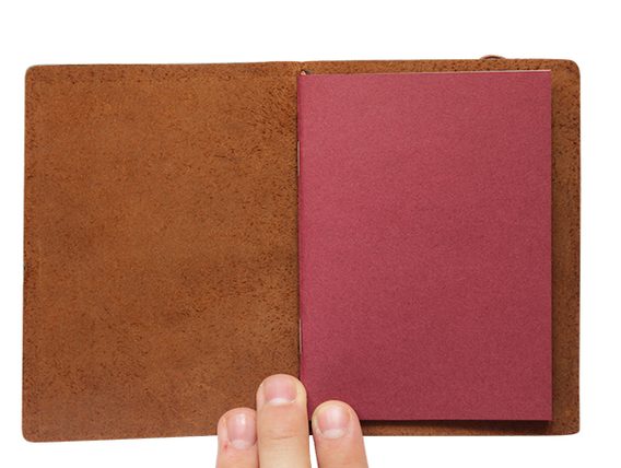 TRAVELER'S Notebook - maro (Passport)