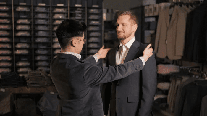 Cum să alegeți mărimea sacoului și cum să vă măsurați corect