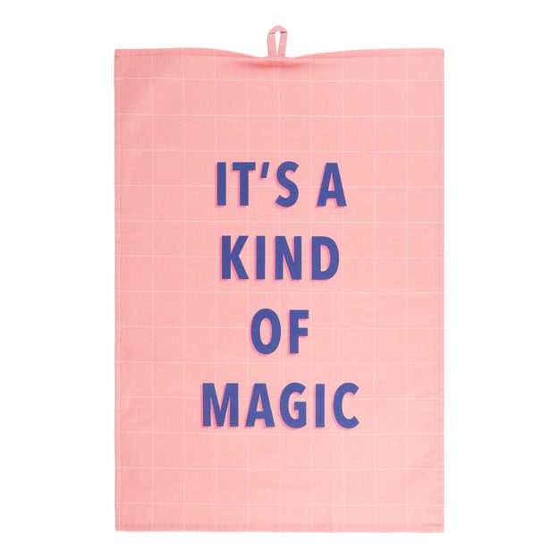 KITCHEN TALES UTIERKA S NÁPISOM 50 × 70 CM – RUŽOVÁ