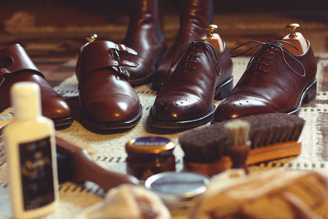 How to choose the right products to care for leather shoes